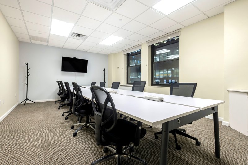 Madison Avenue 4th Floor XL Meeting Room Meeting Space for 12 Guests