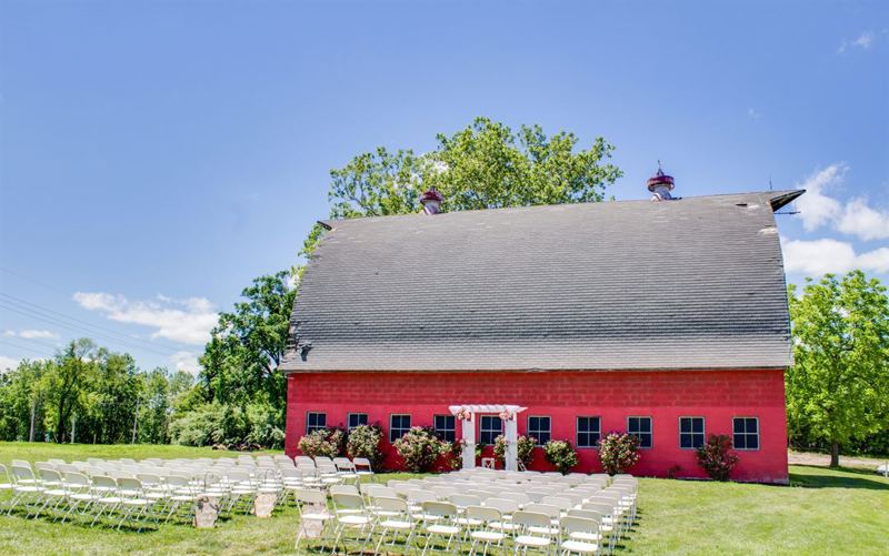 Golf-Course Venue for Weddings, Meetings and Private Celebrations in Alton, IL