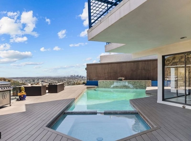 Hollywood Hills View Home with Pool, Spa, Gym and Bar