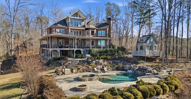 Private Estate With Garden Grounds and Elegant Indoor Celebration Space in Dawsonville, GA