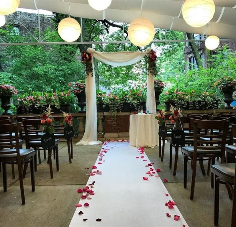 Classic Lincoln Park Restaurant With Garden for Weddings and Dinners