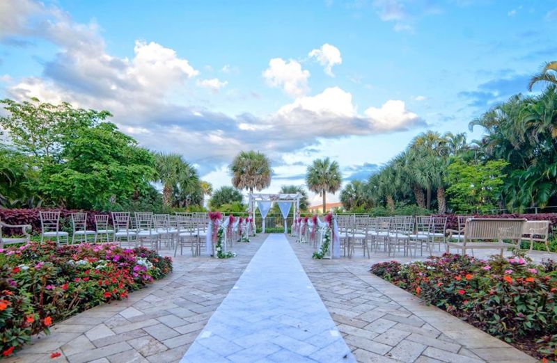 Boca Country Club with Ballrooms, Veranda and Wedding Garden