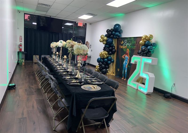 Intimate Brooklyn Event Studio With Flexible Seating and Kitchen Support