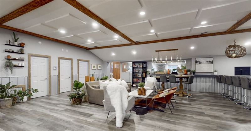 Modern Waterfront Inn With Lakeside Patio, Bar and Overnight Suites