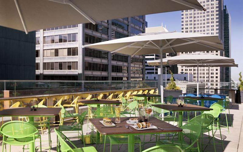 Loop Rooftop Bar with City Views for Cocktail Receptions and Socials