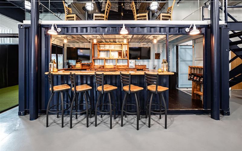 West Town Sports Loft With Bar for Active Group Events and Parties
