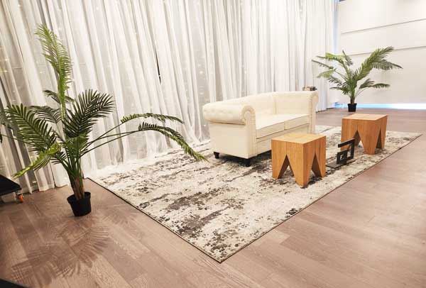 Boutique Oak Park Event Studio with Flexible Walls and Gold Chairs