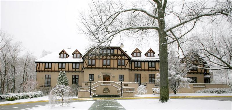 Tudor Vassar Guest House With Dining Rooms and Garden Setting