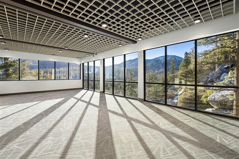Mountain Venue with Tramway Views and Dining Space