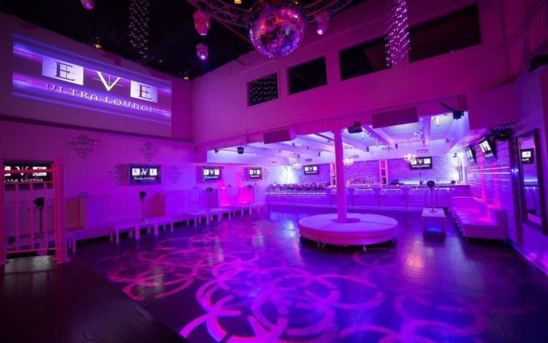 Multi-Level Staten Island Lounge With Indoor-Outdoor Space, Intelligent Lighting, and Full Sound
