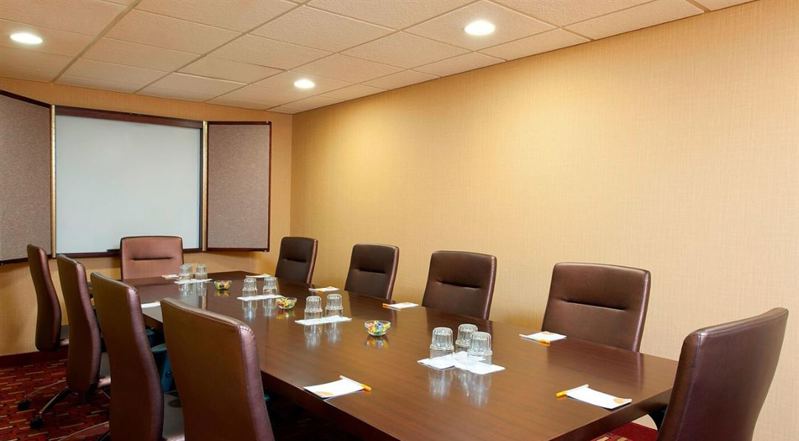 Elmhurst Hotel with Flexible Meeting Rooms for Business and Group Events
