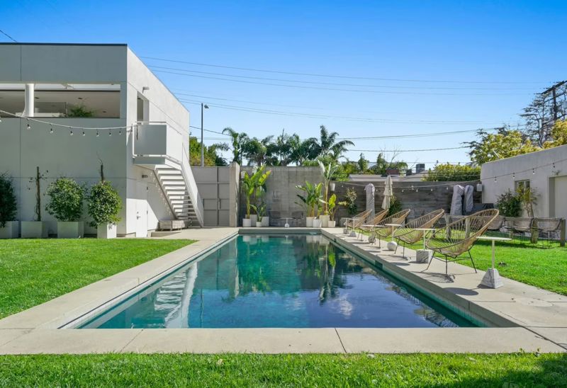 Outset La