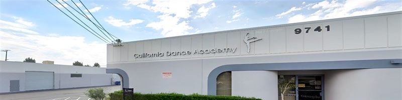 Chatsworth Dance Studio with Mirrors, High Ceilings, and Lounge Areas