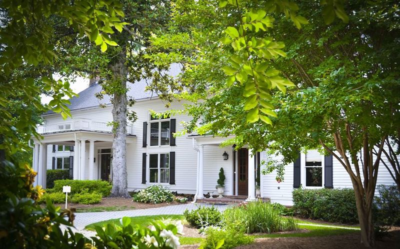 Carl House historic estate wedding venue in Auburn, GA photo