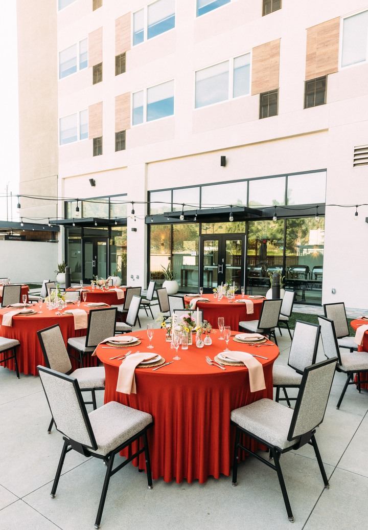 Modern Burbank Hotel with Rooftop Deck, Courtyard and Flexible Meeting Rooms in Burbank, CA