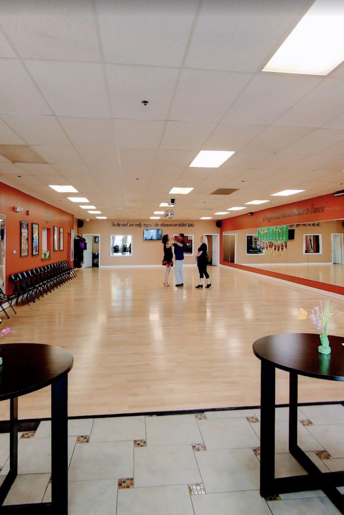 Wood-Floor Dance Studio with Mirrors for Rehearsals and Private Events