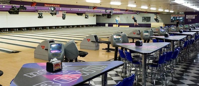 Large Bowling Venue for Team Building, Birthdays and Company Outings