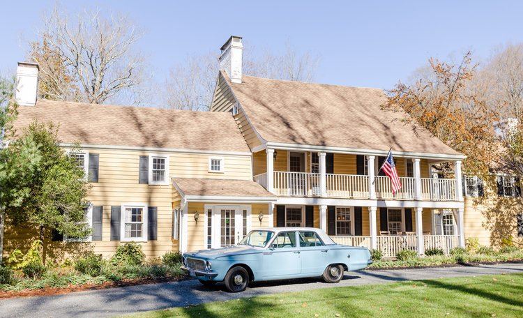 Historic Garrison Inn With Gardens, Brook and Private Dining