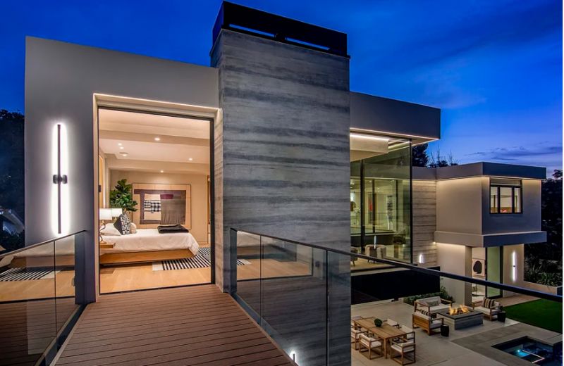 Modern Beverly Hills Home with Pool, Gym, Fire Pit, and Dressing Space