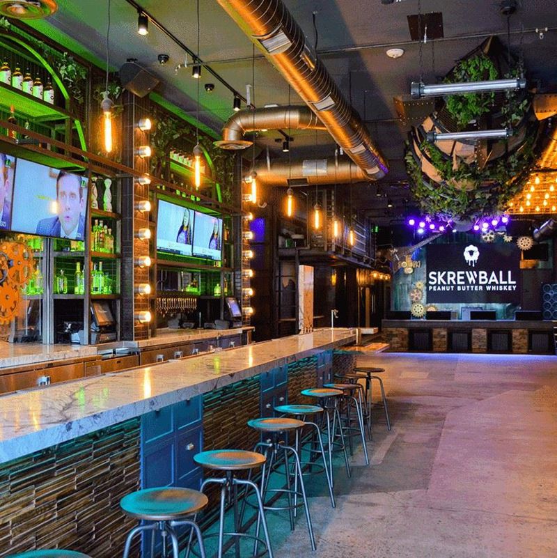 Ocean Beach Restaurant and Rooftop Venue with Live Music