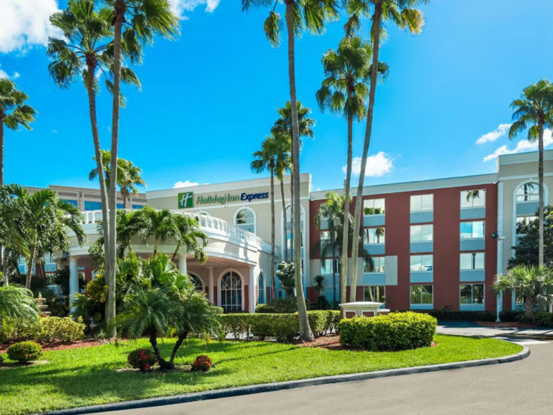 Convenient Doral Hotel Meeting Spot with Breakfast, Wifi and Pool
