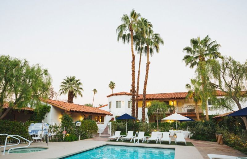 Uptown Palm Springs Boutique Hotel with Courtyard and Pool Deck
