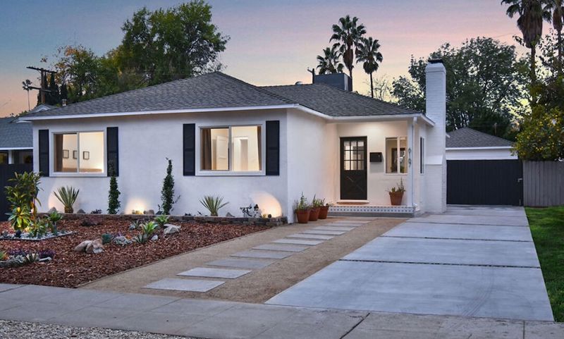 Valley Glen Designer Home with Hot Tub, Bonus Suite, and Spacious Backyard